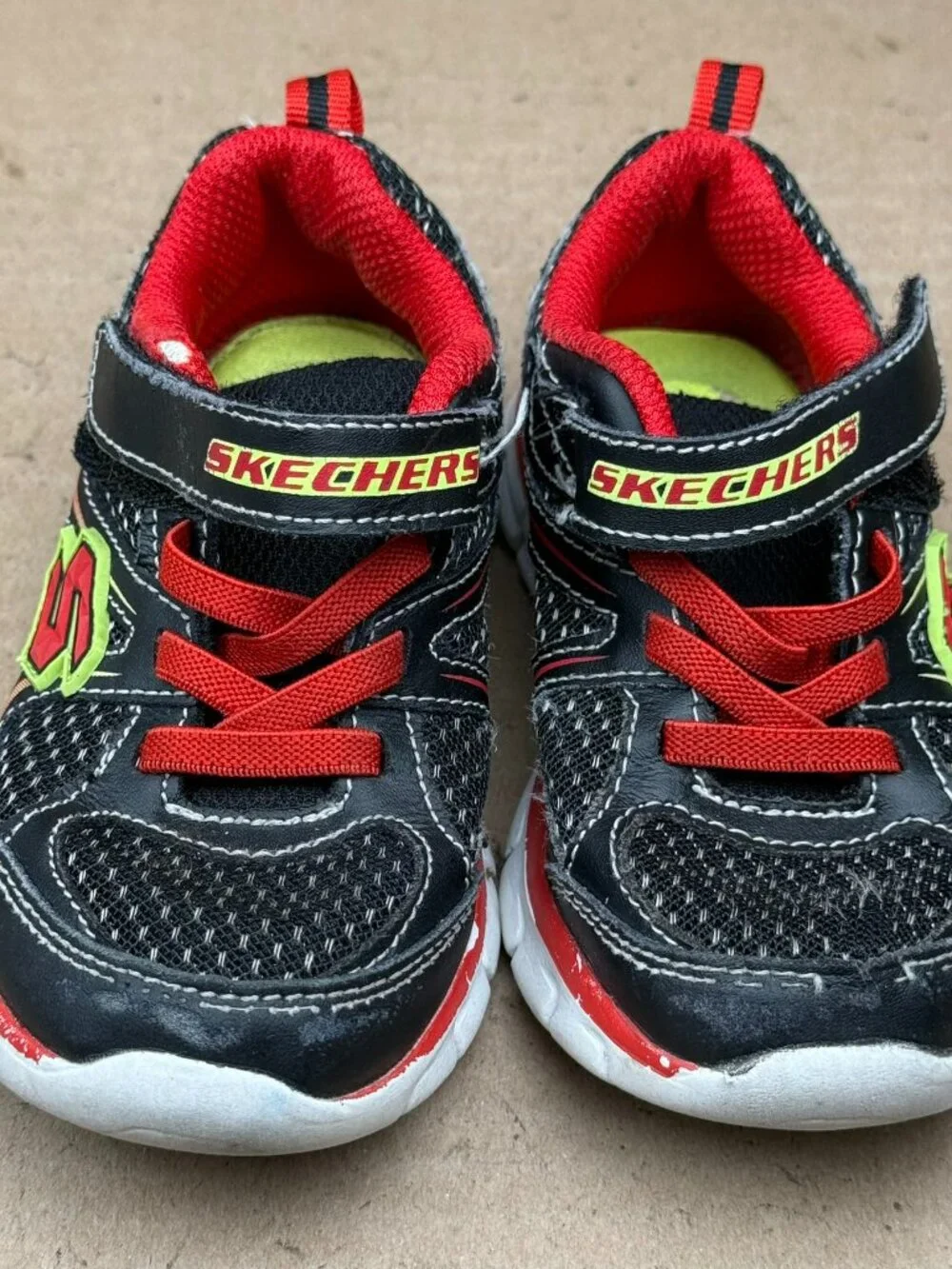 Skechers Boys Kid's 8.5 Black Red Hook & Loop Athletic Sneakers Shoes